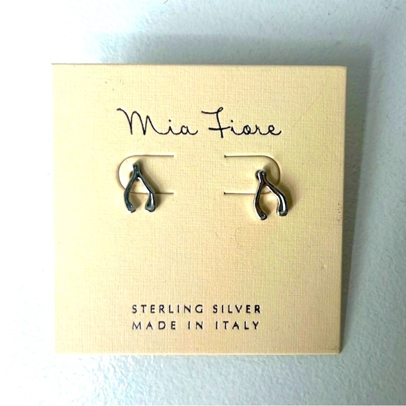 NWOT Bundle of 8 Pairs of Small Earrings - Picture 5 of 5